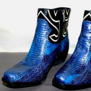 💙VINCE CAMUTO Calina Blue Snakeskin Embroidery Leather Boot 10M NEW!